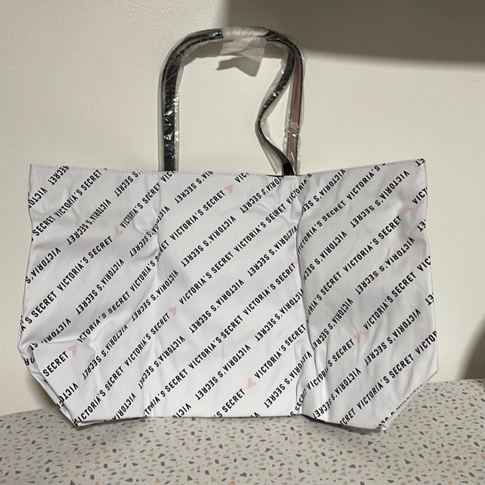 New With Tags | Victoria’s Secret tote